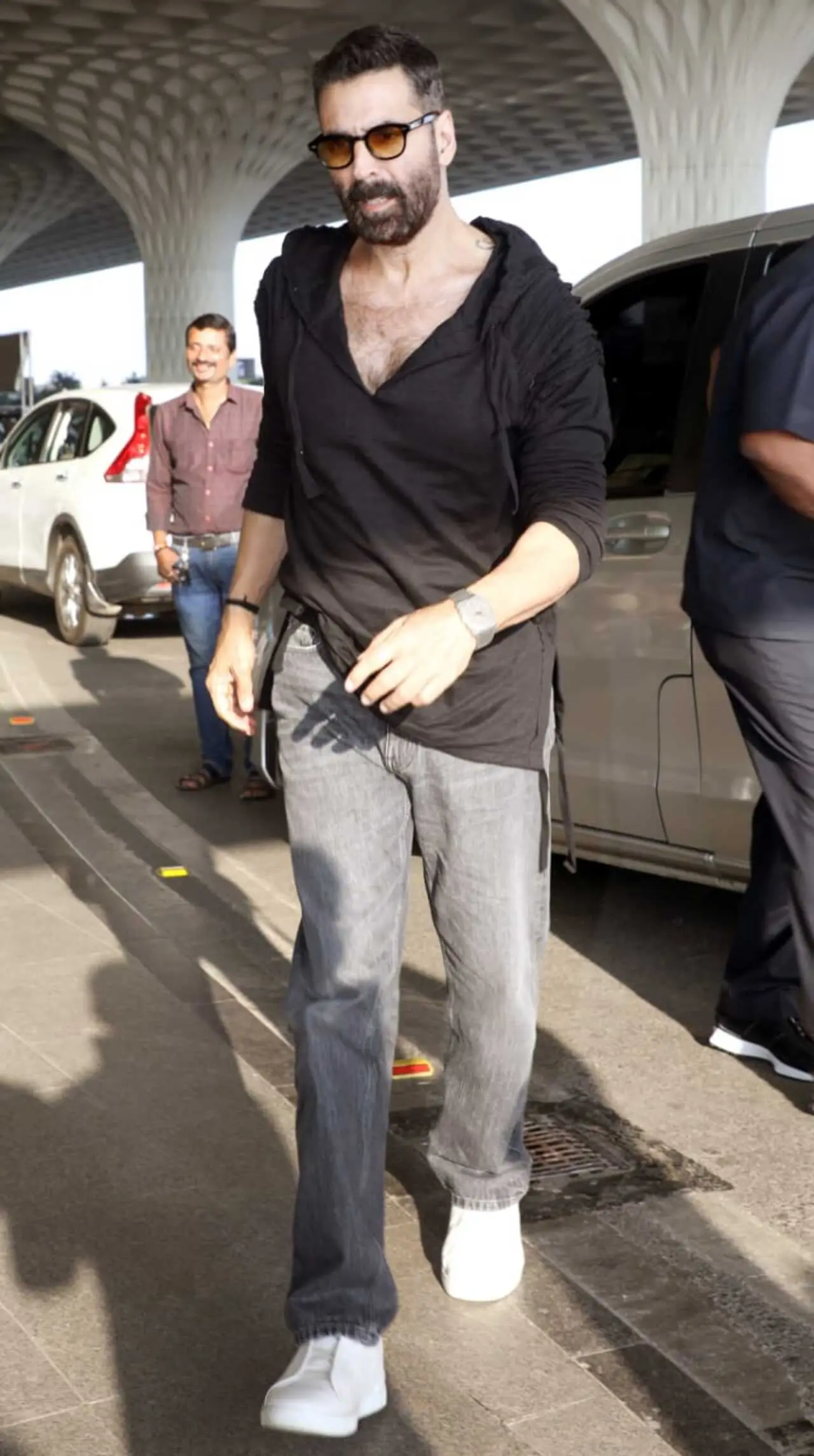 Akshay Kumar kept it cool and casual in a loose black T-shirt paired with grey denims. He proved once again that he can make even the simplest look stand out with ease.